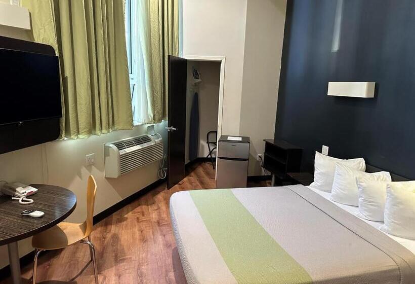 חדר סטנדרט, Feather Factory