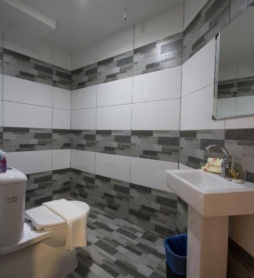 سوییت خانوادگی, Js