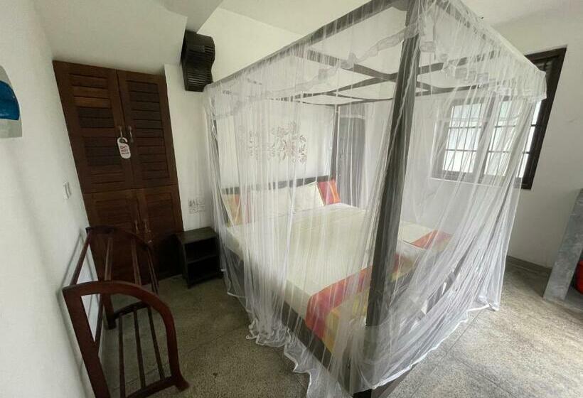 经济房, Lagoon Boutique