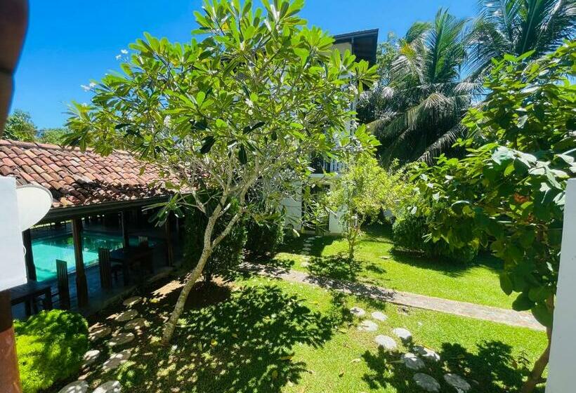 经济房, Lagoon Boutique