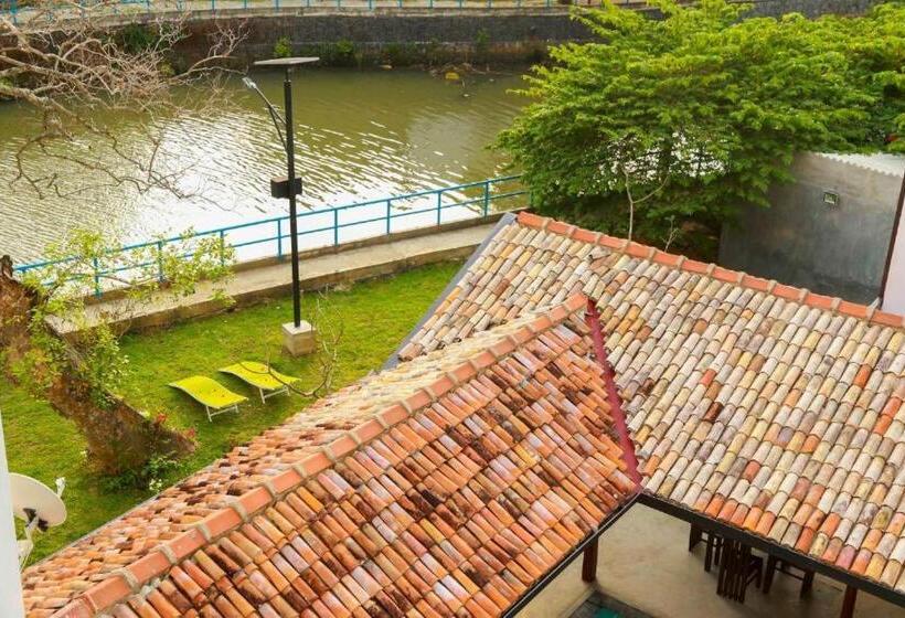 豪华三人间, Lagoon Boutique