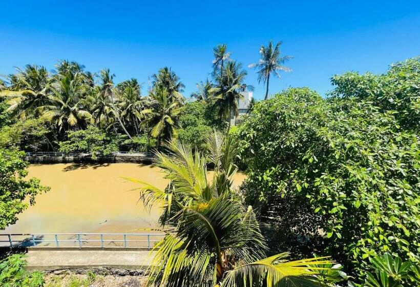 Suite with lake view, Lagoon Boutique