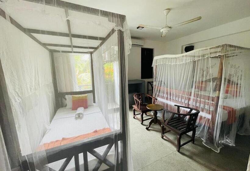 Suite with lake view, Lagoon Boutique