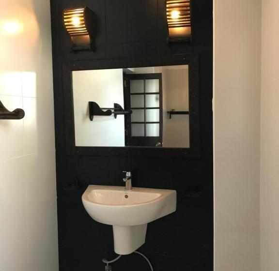 Suite with lake view, Lagoon Boutique