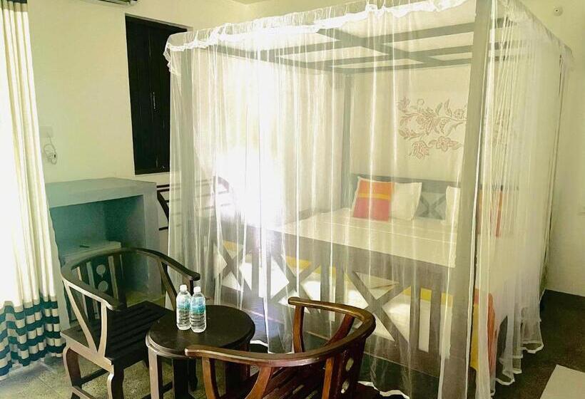 Suite with lake view, Lagoon Boutique