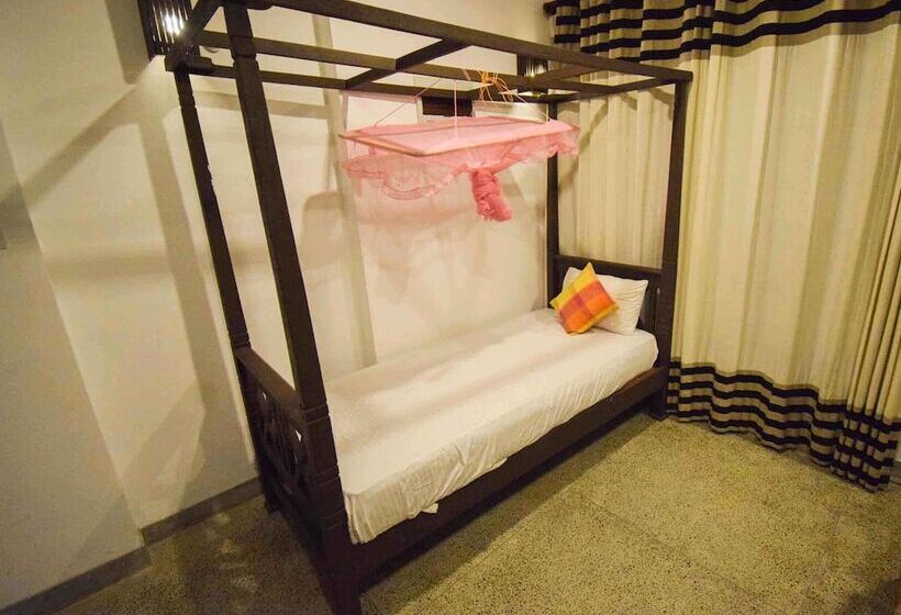 豪华三人间, Lagoon Boutique