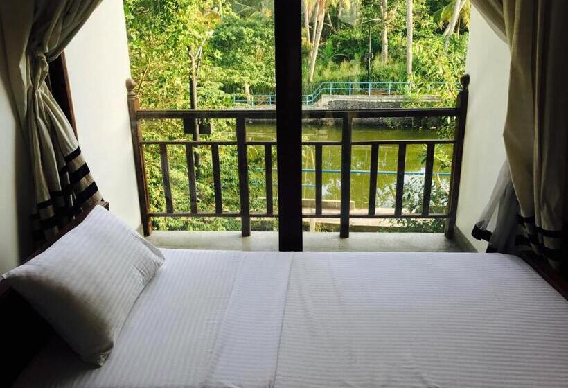 豪华三人间, Lagoon Boutique