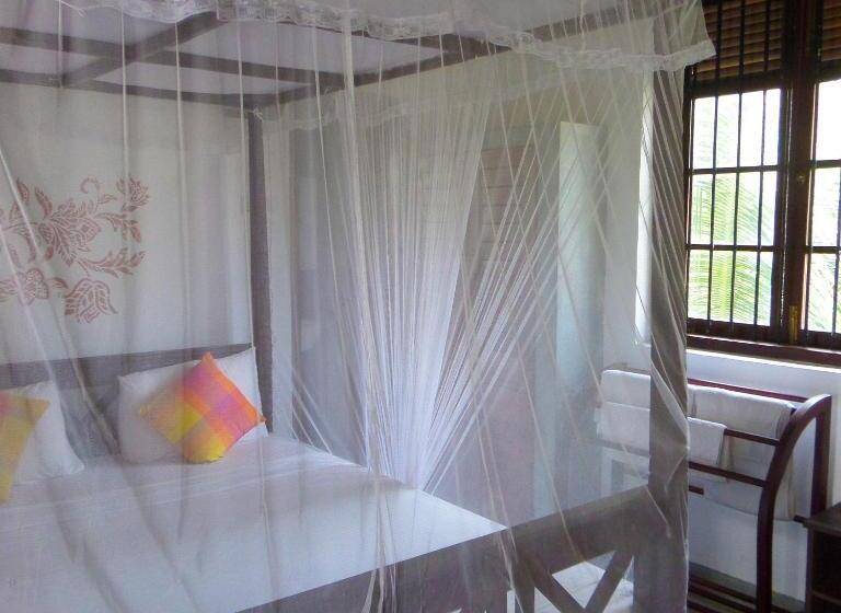 Suite with lake view, Lagoon Boutique