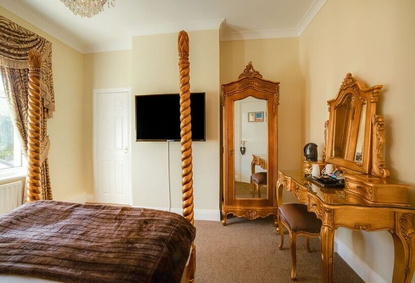 Deluxe Suite, The Lemonfield