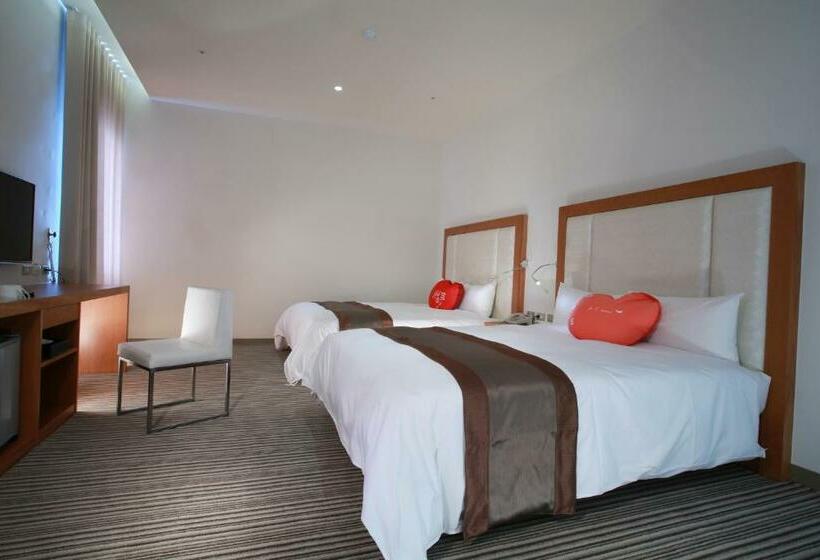 اتاق سوپریور چهار تخته, Yoai