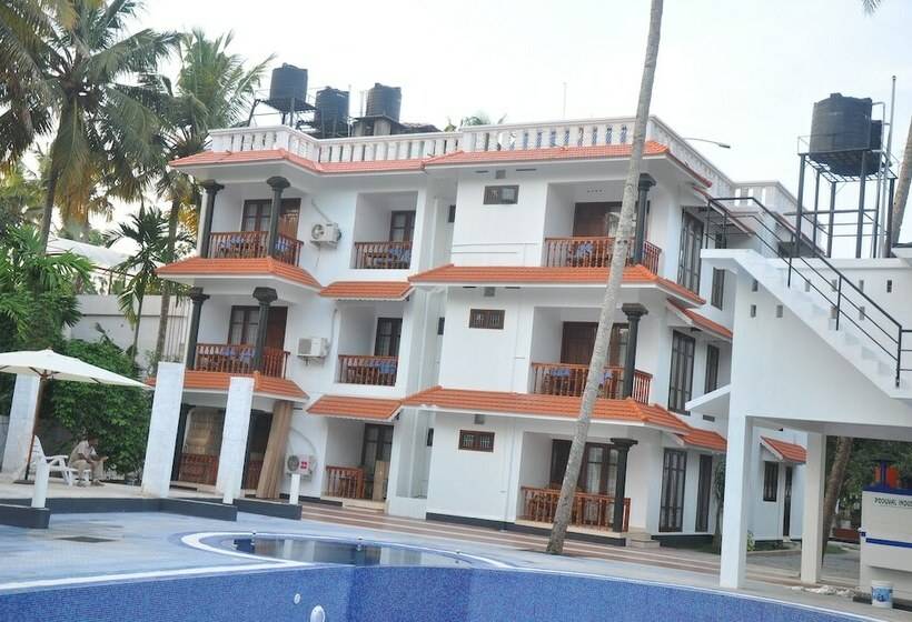 اتاق لوکس با چشم‌انداز استخر, Nikhil Residence