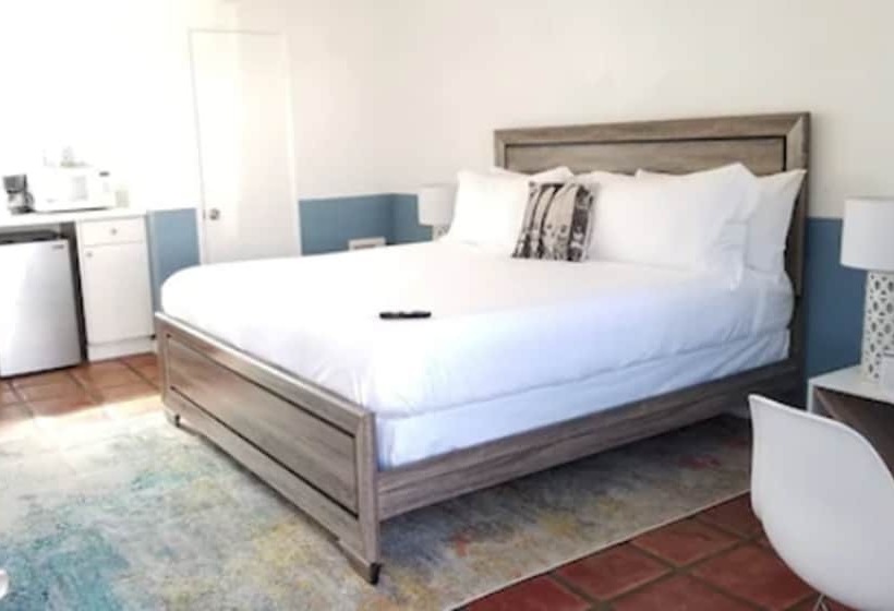 キングサイズベッドのスタンダードルーム, Sand Castle Inn