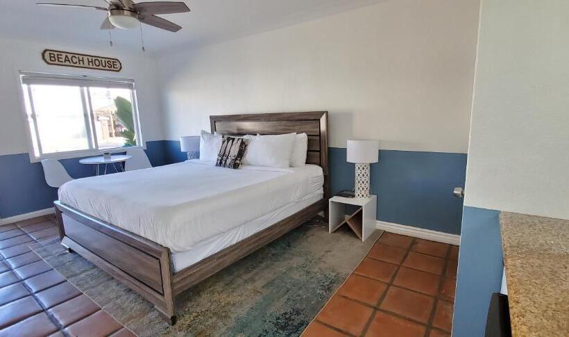 キングサイズベッドのスタンダードルーム, Sand Castle Inn