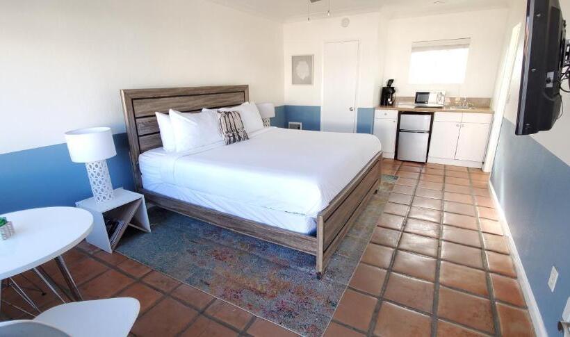 キングサイズベッドのスタンダードルーム, Sand Castle Inn