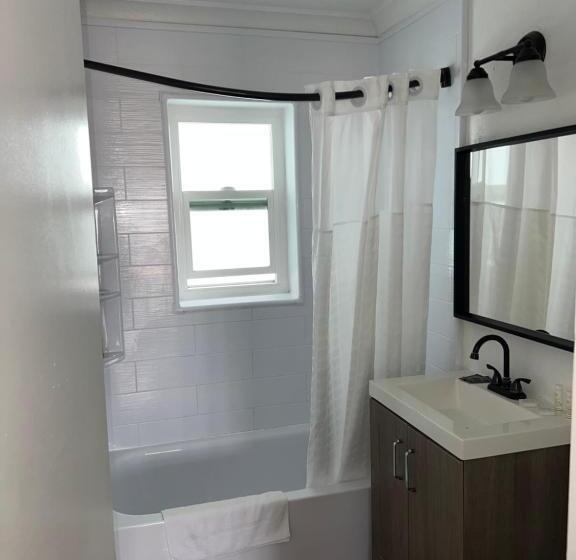 キングサイズベッドのスイートルーム, Sand Castle Inn