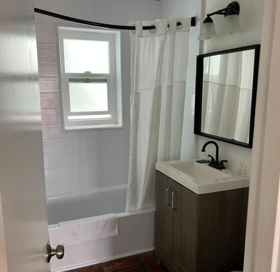 キングサイズベッドのスイートルーム, Sand Castle Inn