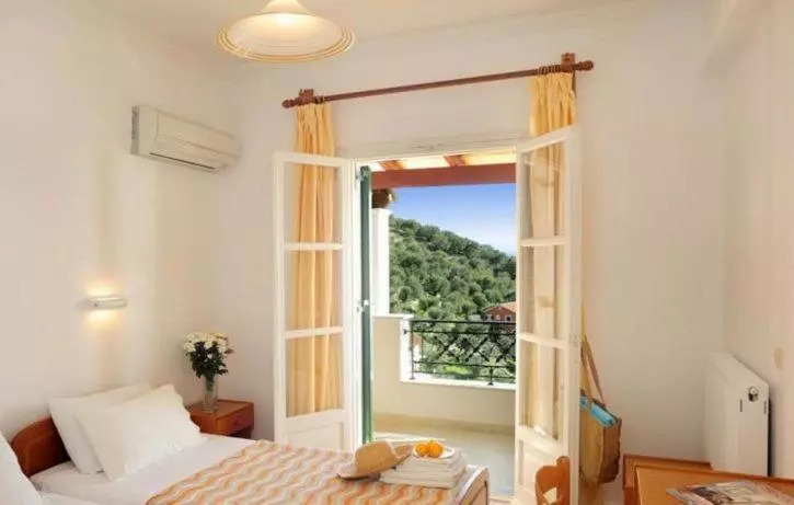 استودیوی استاندارد, Villa Nestoras