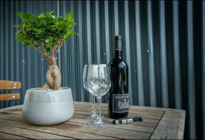 スイート, Brenaissance Wine & Stud Estate