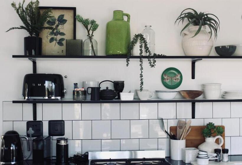 スイート, Brenaissance Wine & Stud Estate