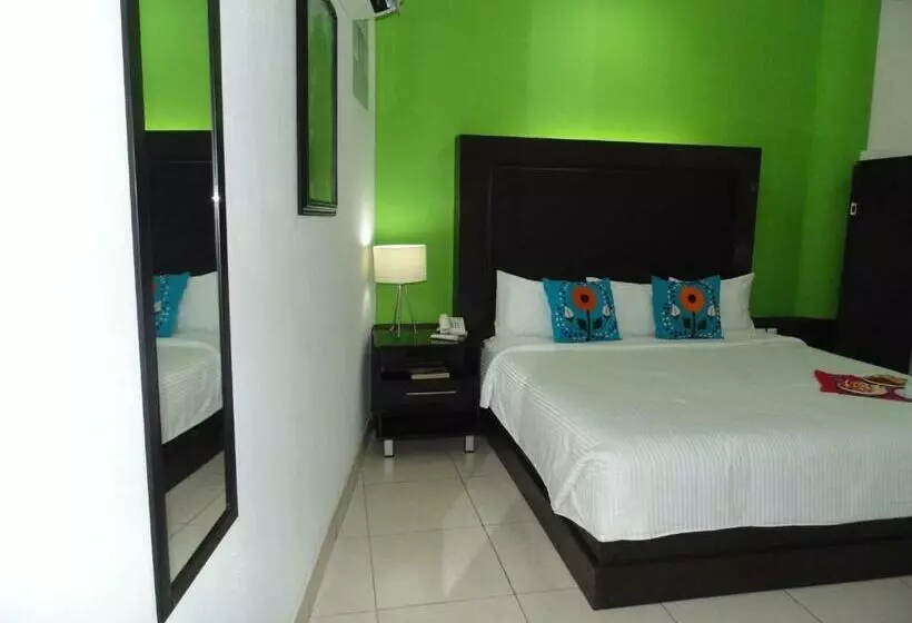 キングサイズベッドのスタンダードルーム, Chiapas Hotel Express