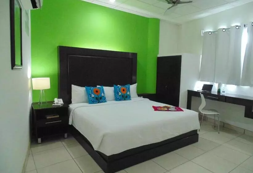 キングサイズベッドのスタンダードルーム, Chiapas Hotel Express