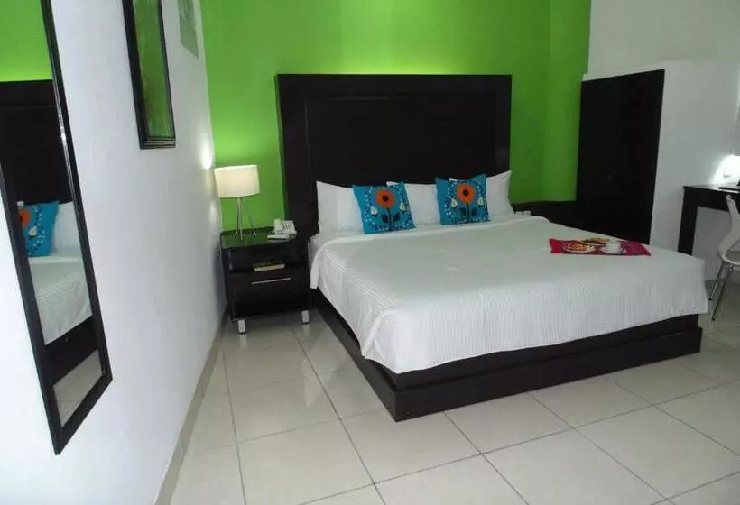キングサイズベッドのスタンダードルーム, Chiapas Hotel Express