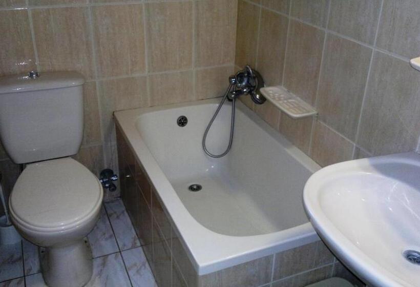 스탠다드 스튜디오, Chrysanthos Boutique Apartments