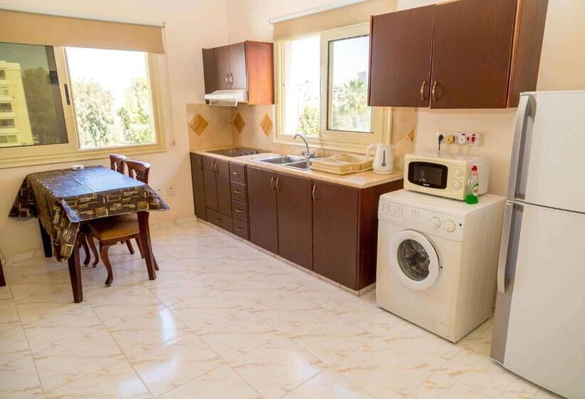 스탠다드 스튜디오, Chrysanthos Boutique Apartments