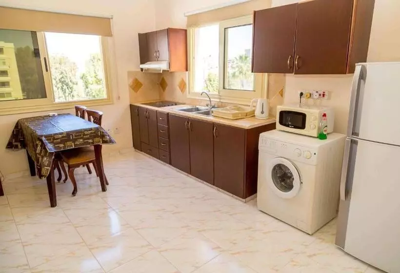 استودیوی استاندارد, Chrysanthos Boutique Apartments