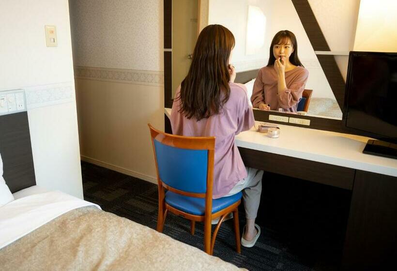 חדר סטנדרט, Ace Morioka