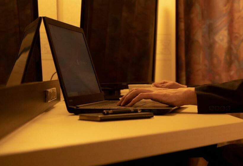 חדר בסיסי, Ace Morioka