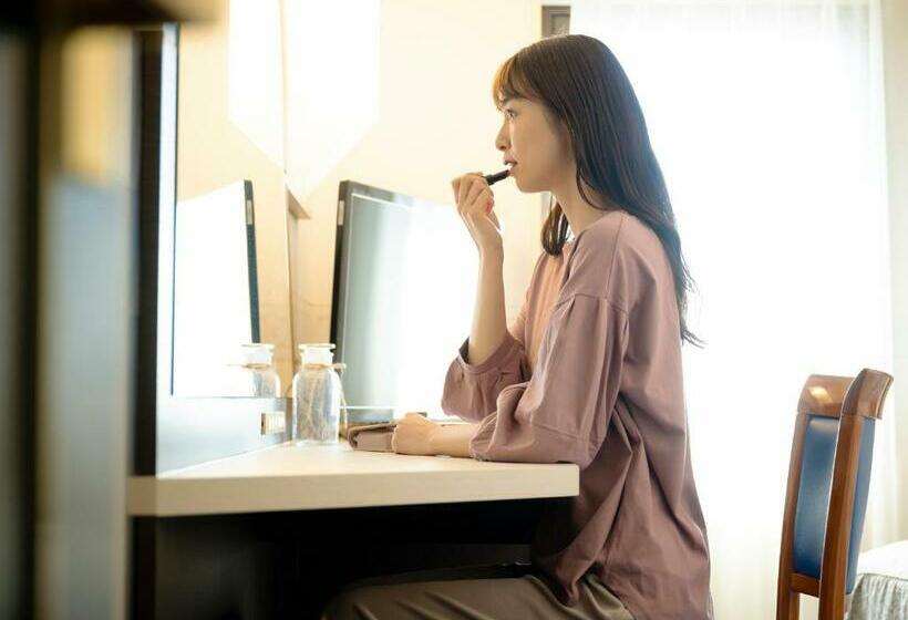 חדר בסיסי, Ace Morioka