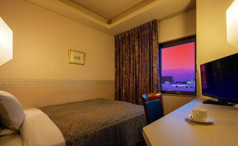 חדר קומפורט, Ace Morioka