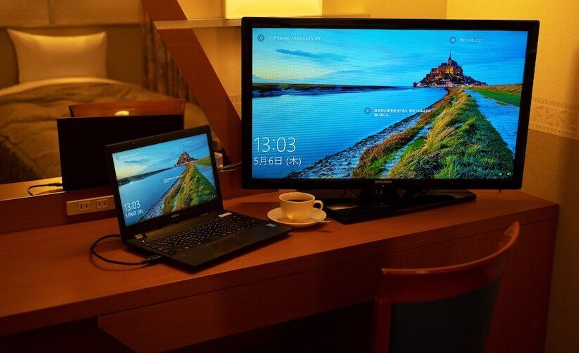 חדר קומפורט, Ace Morioka