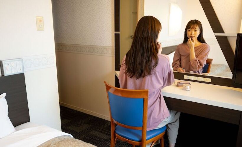 חדר קומפורט, Ace Morioka