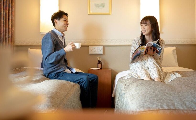 חדר קומפורט, Ace Morioka