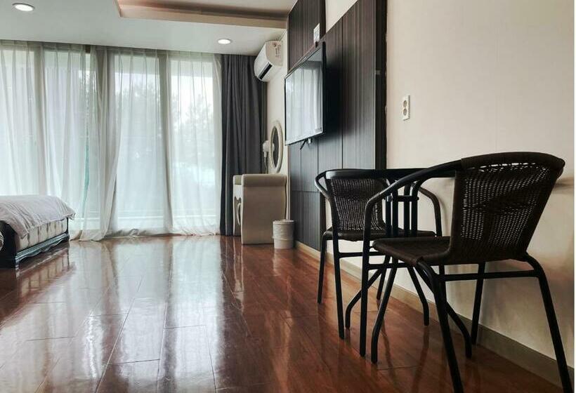 اتاق پرمیوم, Vengastay