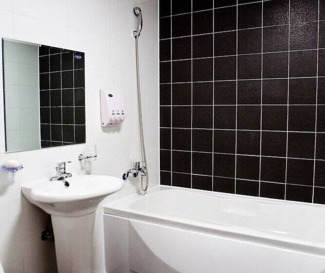 اتاق پرمیوم, Vengastay