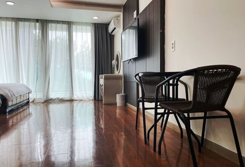 اتاق پرمیوم, Vengastay