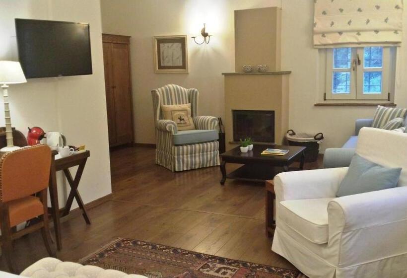 スイート, Gamila Rocks Mountain