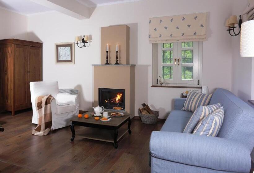 スイート, Gamila Rocks Mountain