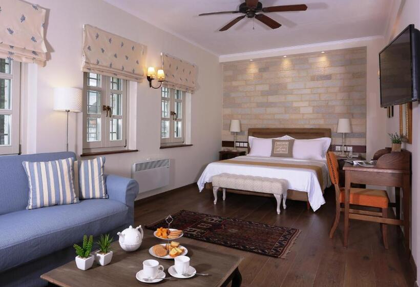 スイート, Gamila Rocks Mountain