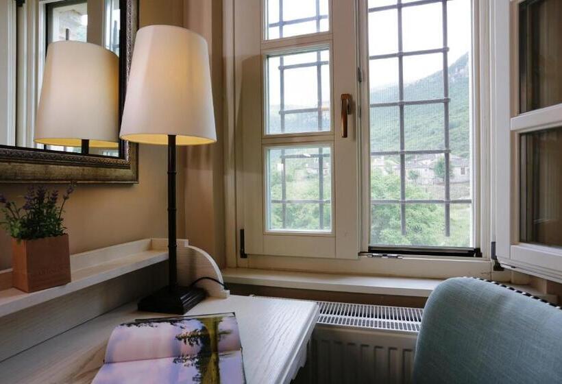 ベーシックルーム, Gamila Rocks Mountain