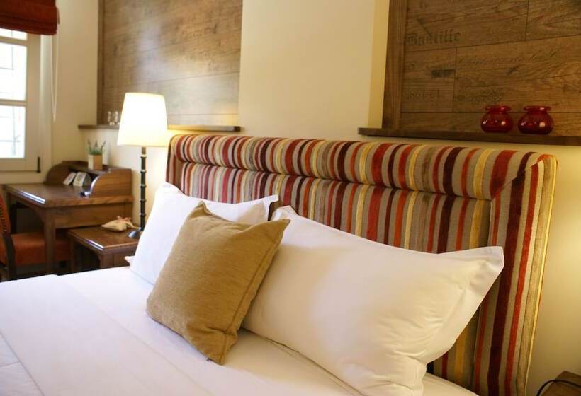 スタンダードルーム, Gamila Rocks Mountain