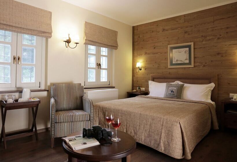 スーペリアールーム, Gamila Rocks Mountain