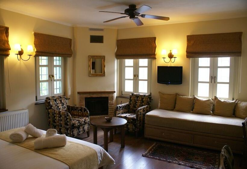 スーペリアールーム, Gamila Rocks Mountain