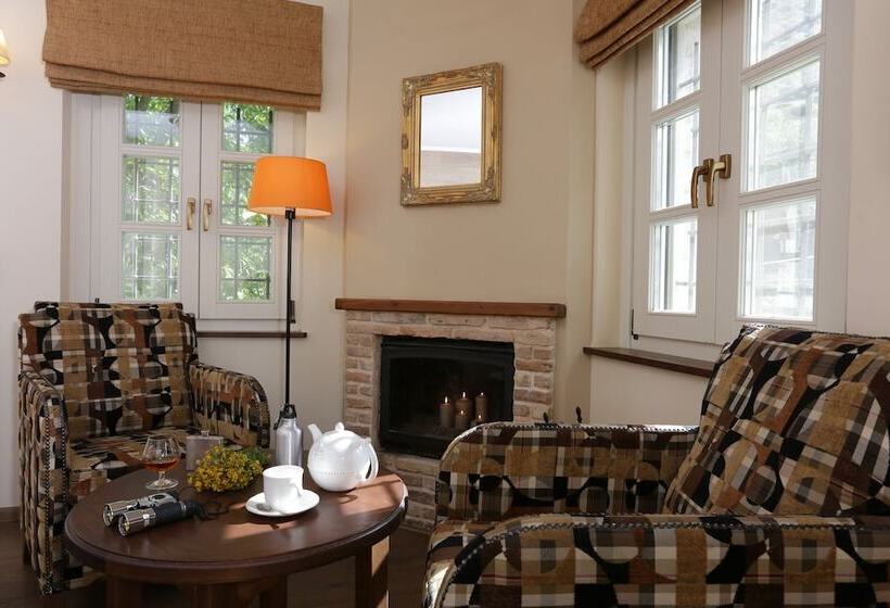 スーペリアールーム, Gamila Rocks Mountain