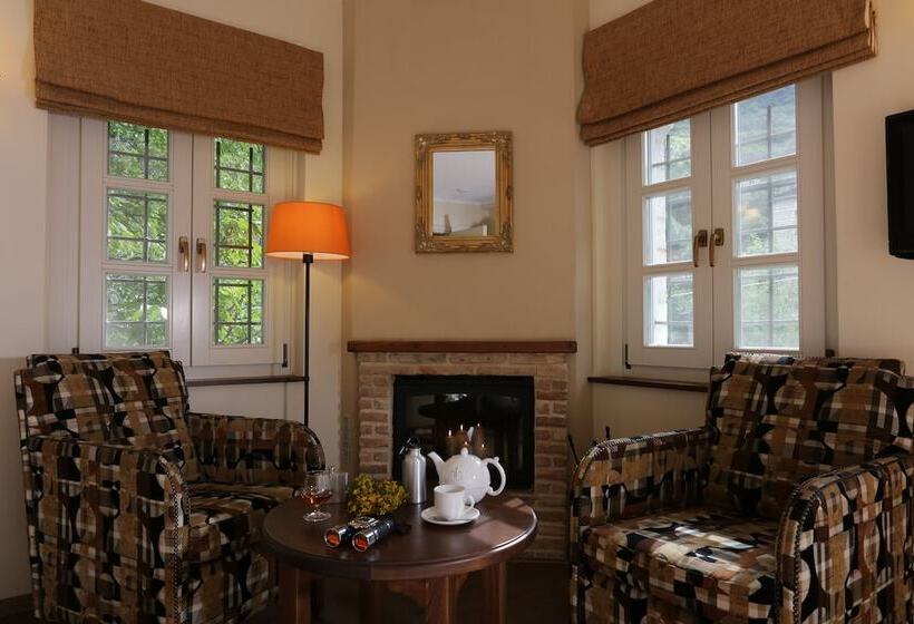 スーペリアールーム, Gamila Rocks Mountain