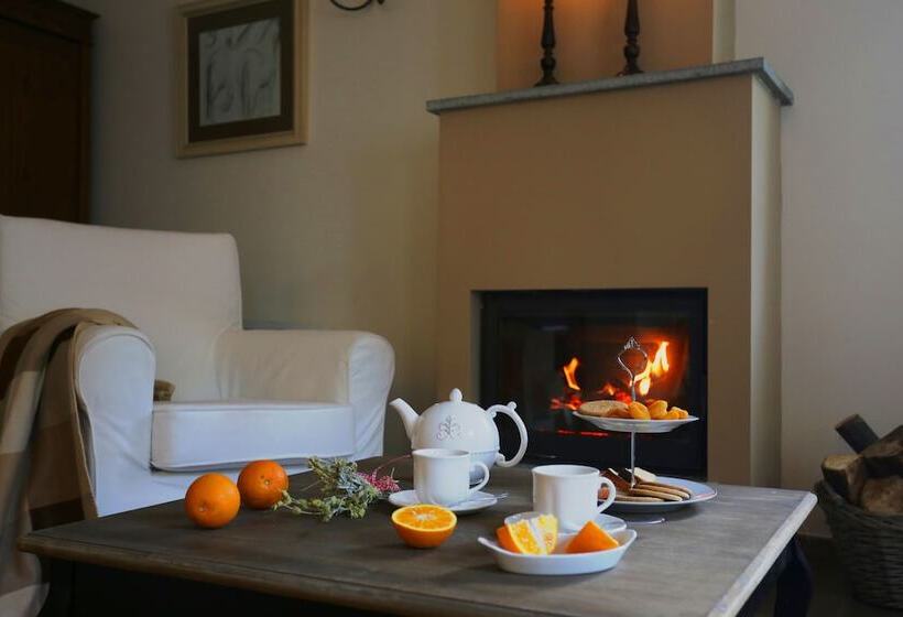 スイート, Gamila Rocks Mountain