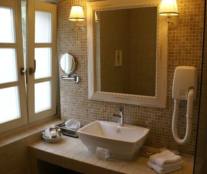 スイート, Gamila Rocks Mountain